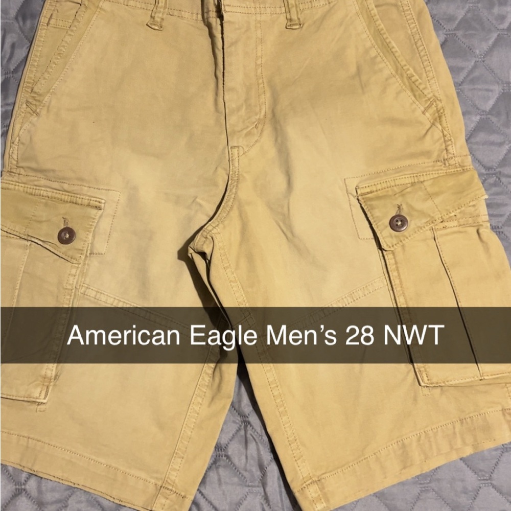 American Eagle Outfitters Men's Khaki Cargo Shorts